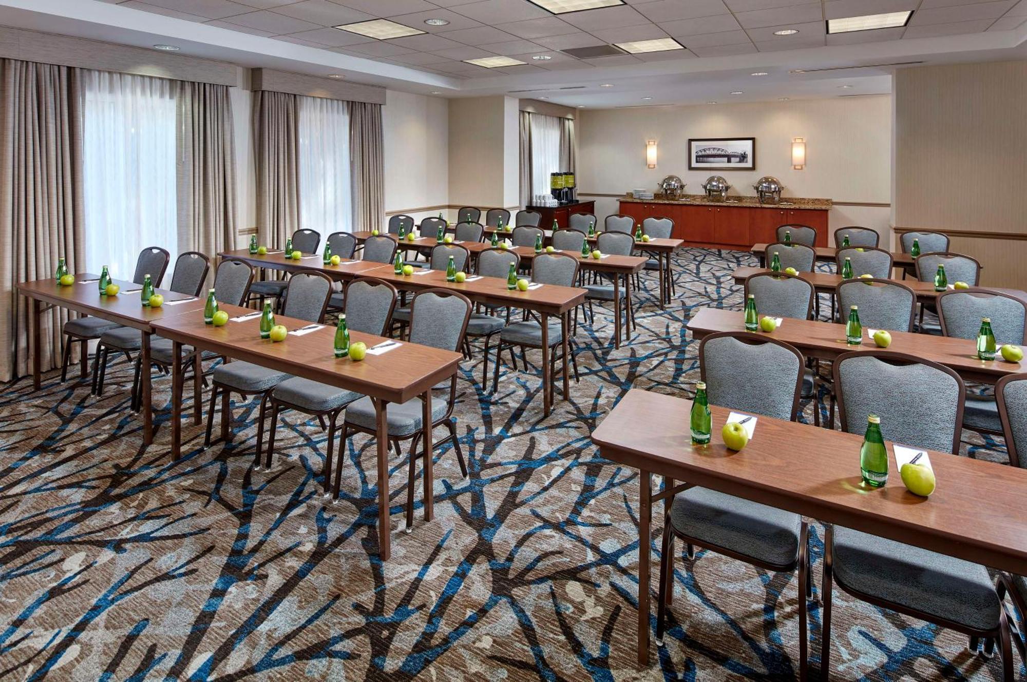 Hilton Garden Inn Portland Лейк-Освеґо Екстер'єр фото